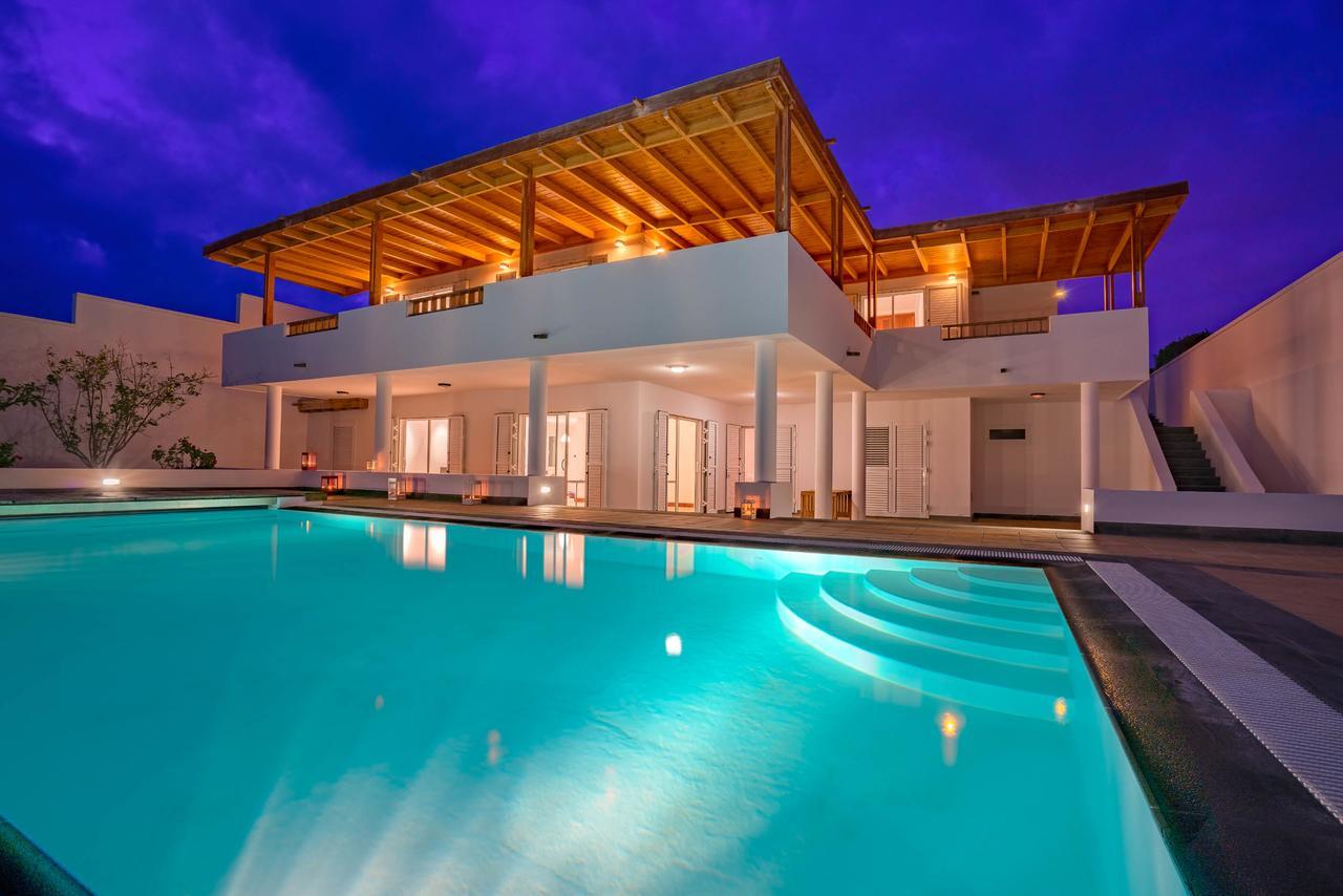 Villa Dedalos - A Luxury Large Villa With A Heated Pool In Puerto Calero Eksteriør billede