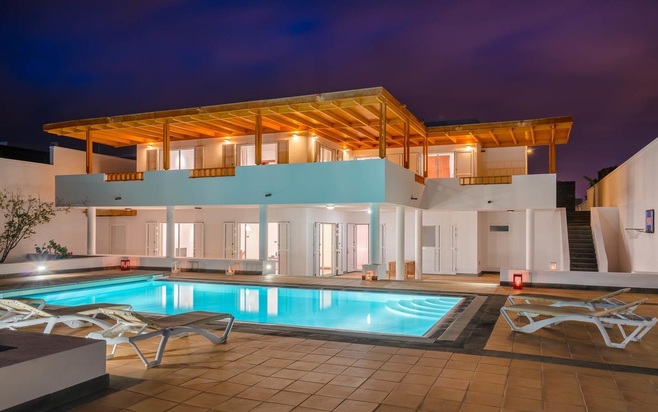 Villa Dedalos - A Luxury Large Villa With A Heated Pool In Puerto Calero Eksteriør billede