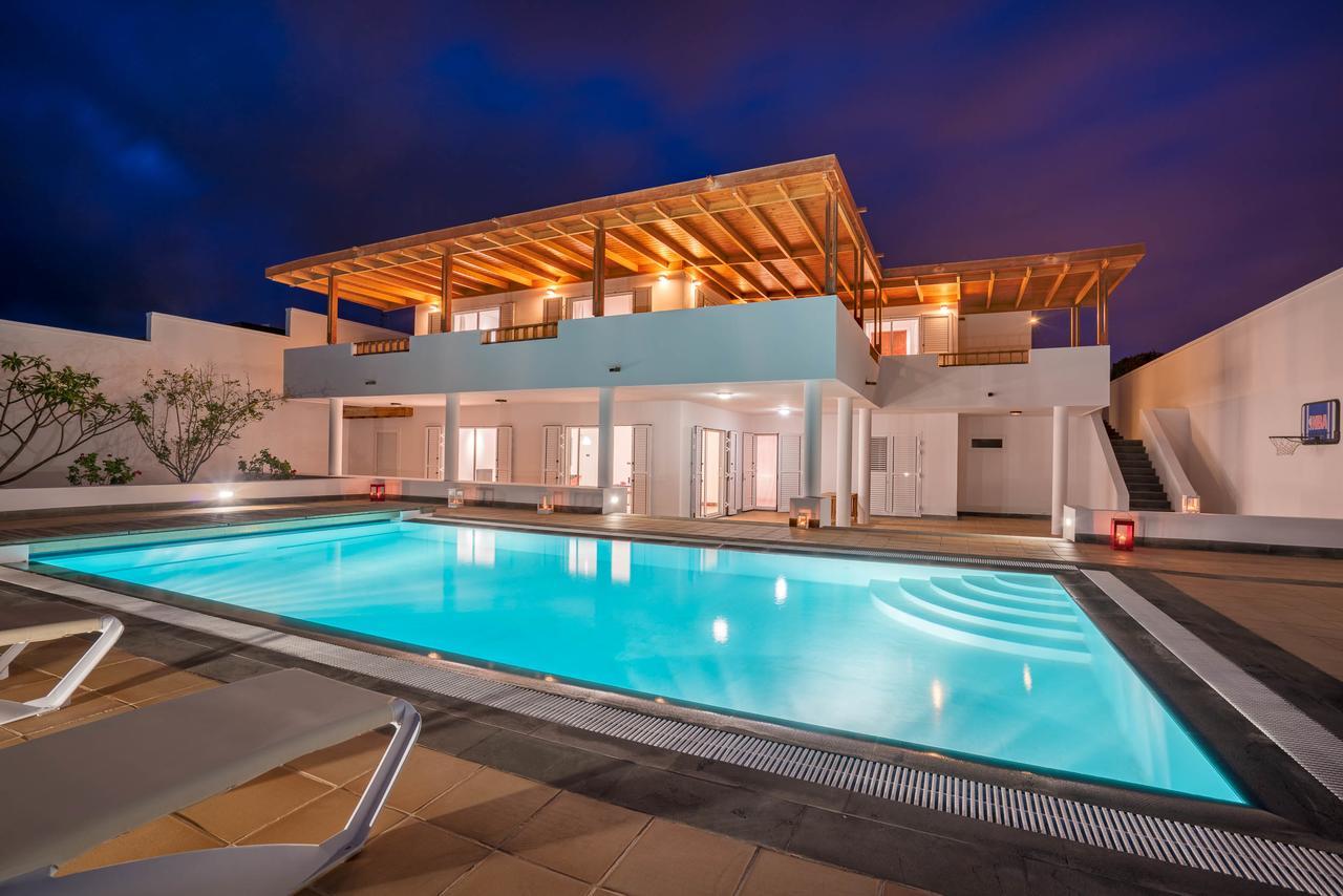 Villa Dedalos - A Luxury Large Villa With A Heated Pool In Puerto Calero Eksteriør billede